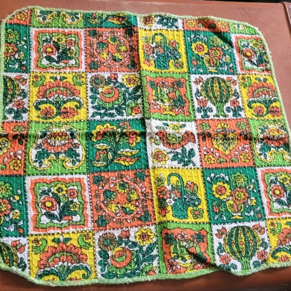 1970s Day Glo Wash Cloth Vintage Linens Washrag 60s, 70s green towel - Picture 2 of 10
